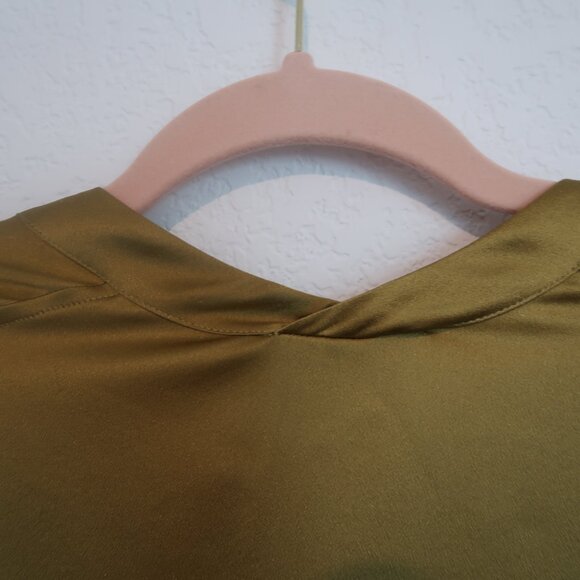 Vince 100% Silk Olive Green Blouse, Size XS - Picture 6 of 6